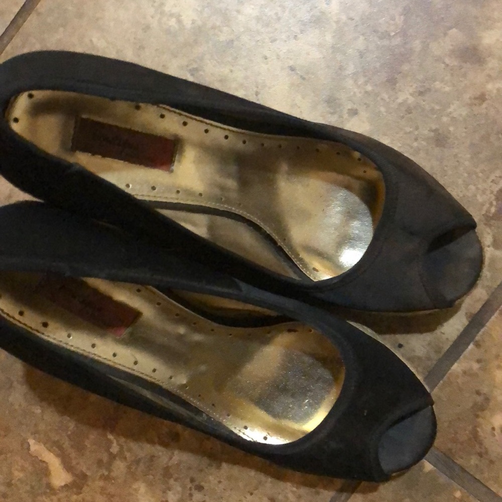 Shoes - Picture 2 of 3